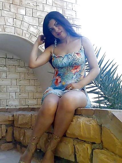25P Arab Woman 52