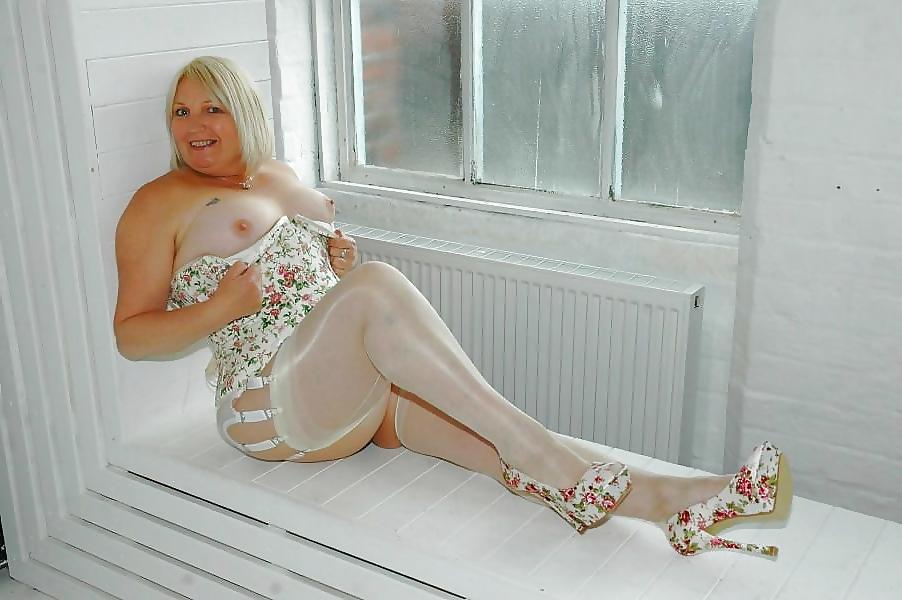 13P Mollig in Nylons!!!
