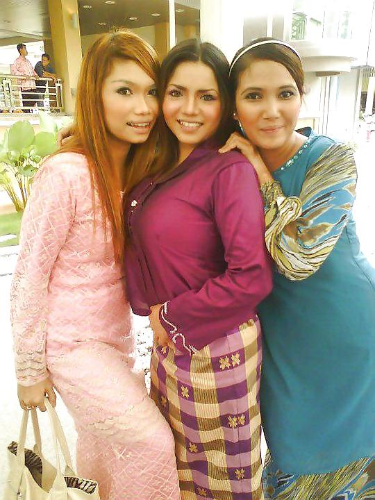 25P Malay MILF with yummy big tits