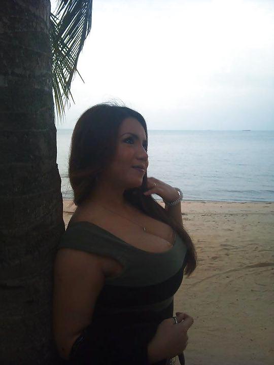25P Malay MILF with yummy big tits