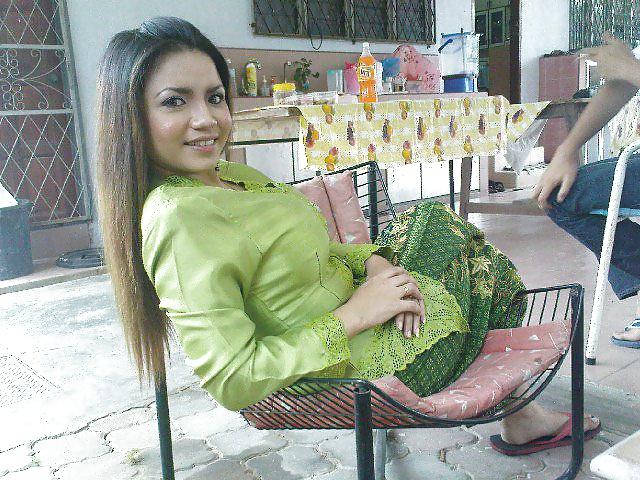 25P Malay MILF with yummy big tits