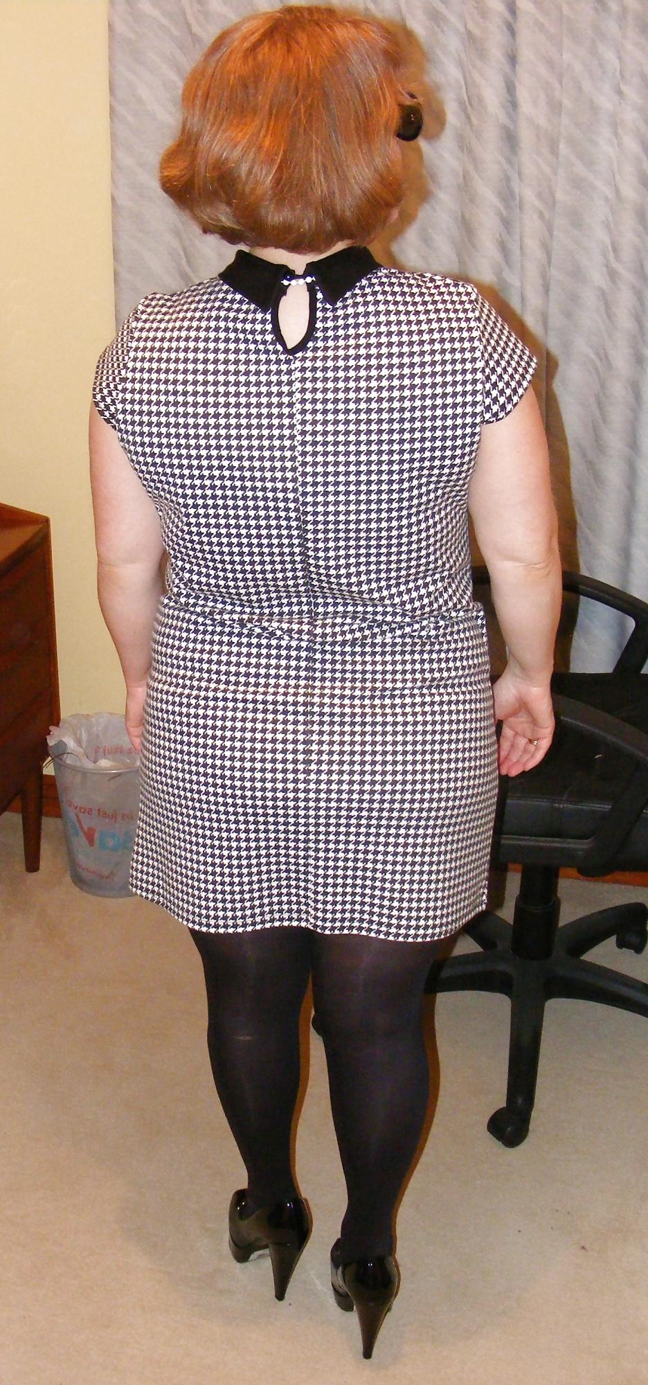 20P Slutty secretary in black tights and platforms
