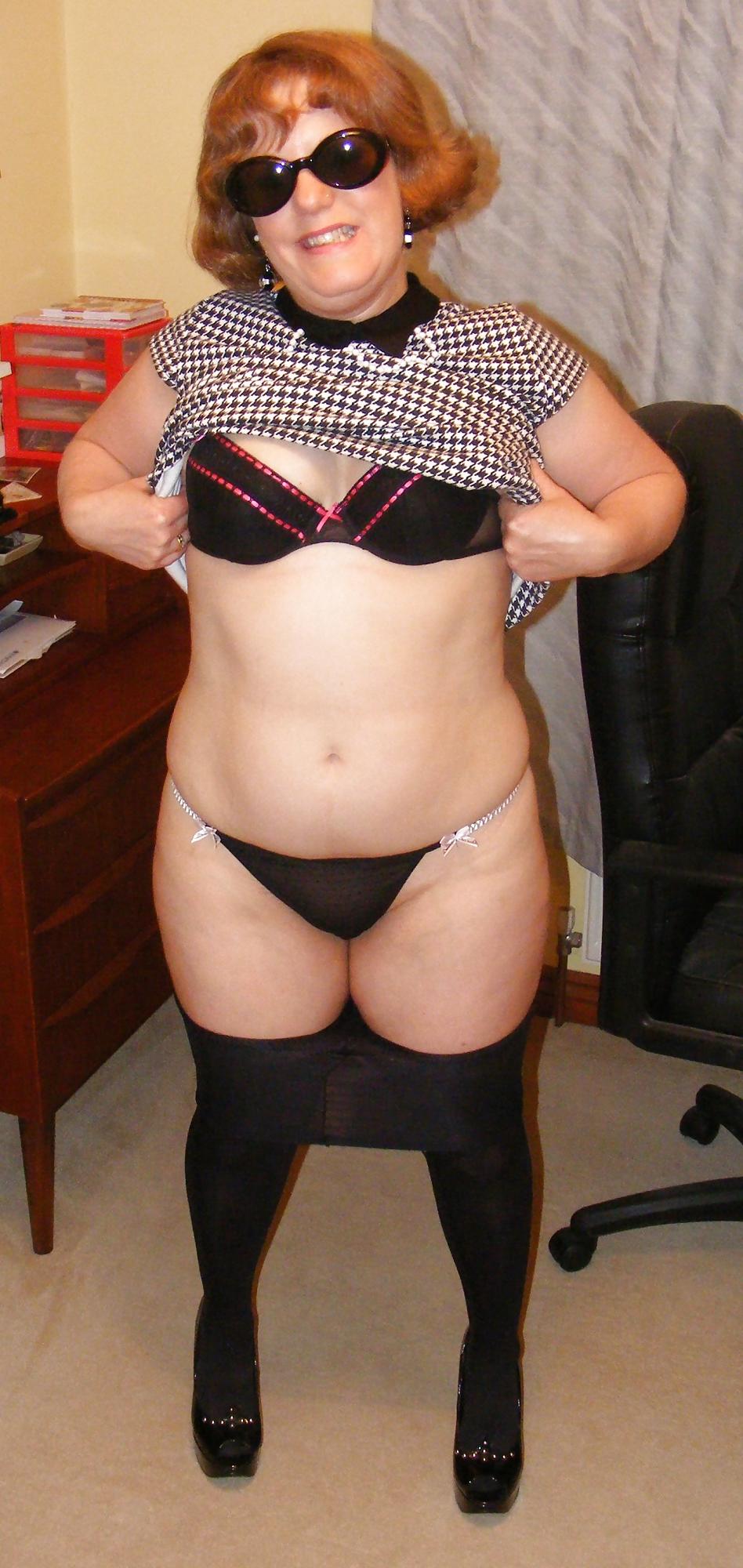 20P Slutty secretary in black tights and platforms