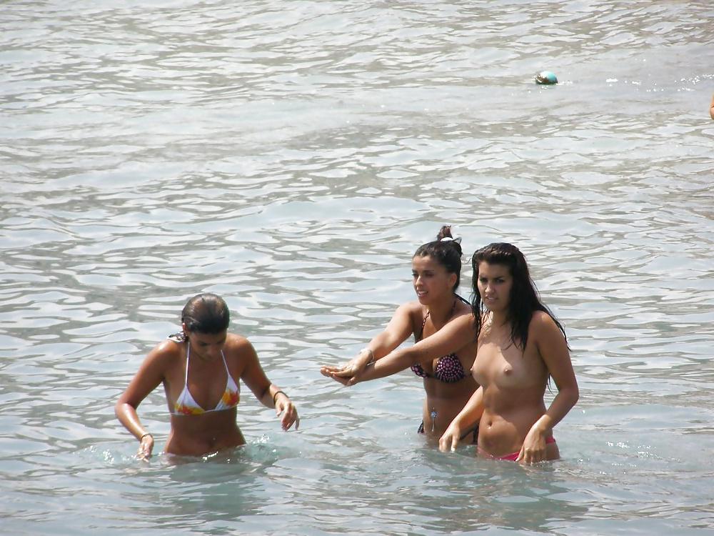 20P Naked on the beach 23. 
