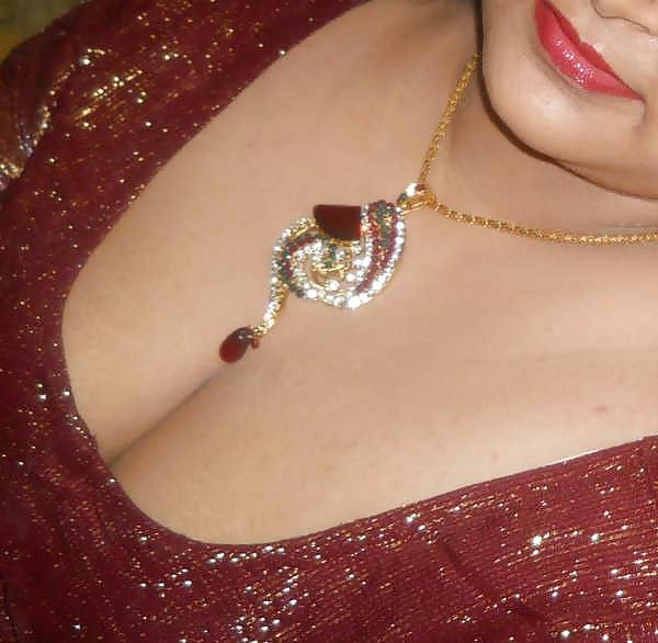 7P Desi Indian Newly married woman giving blowjob