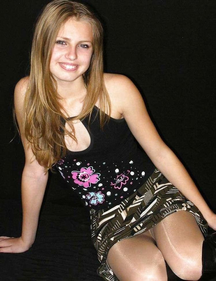 25P Nylon upskirt 20