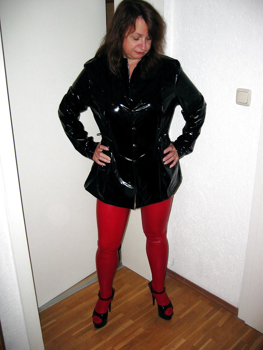 16P Hairy Latex MILF