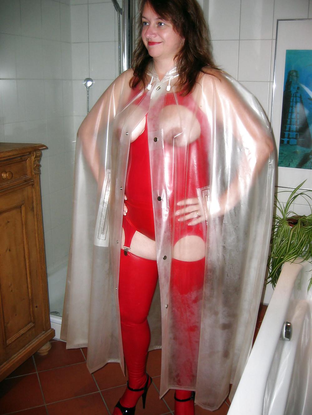 16P Hairy Latex MILF