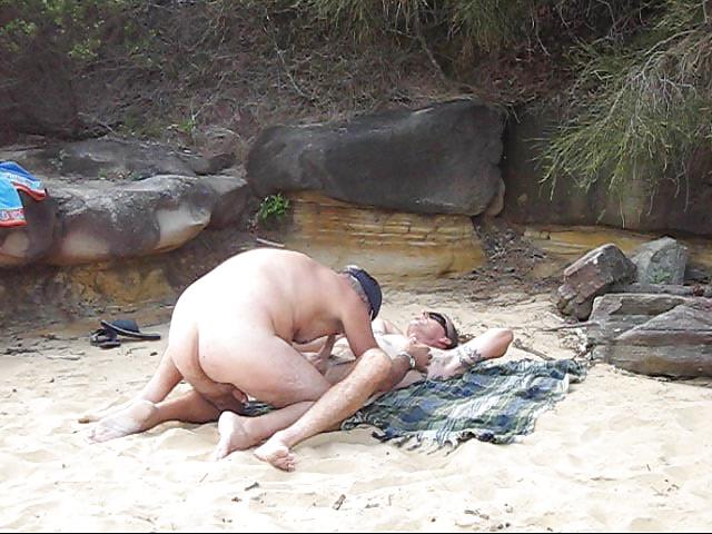 14P A day at the beach with dale