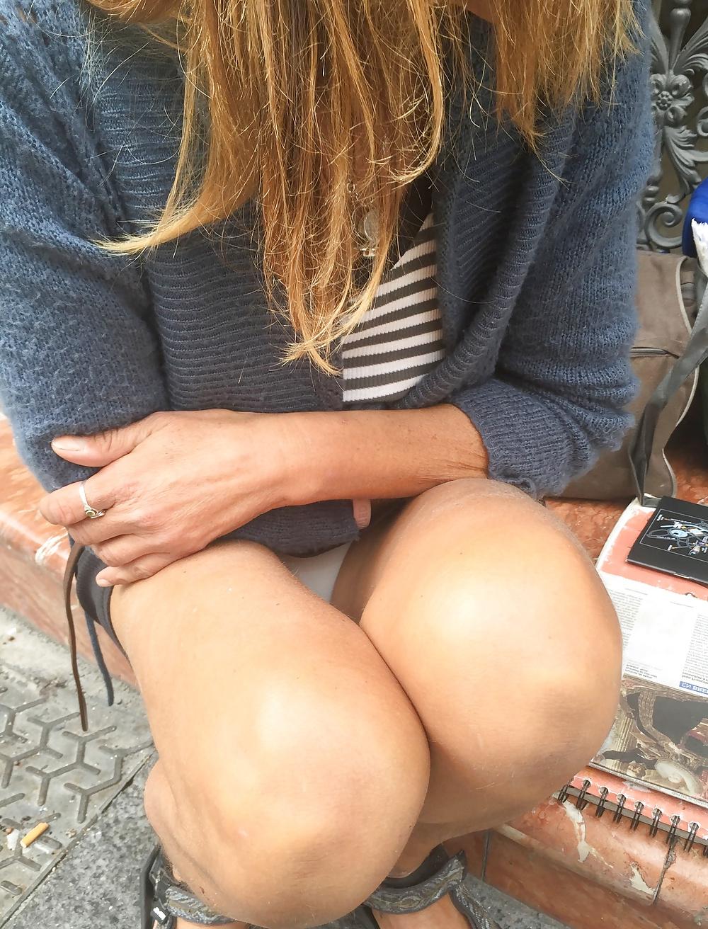 25P Upskirt artist woman 