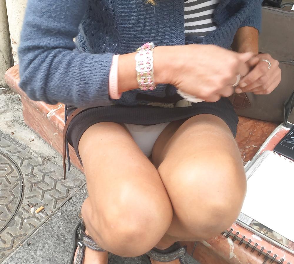25P Upskirt artist woman 