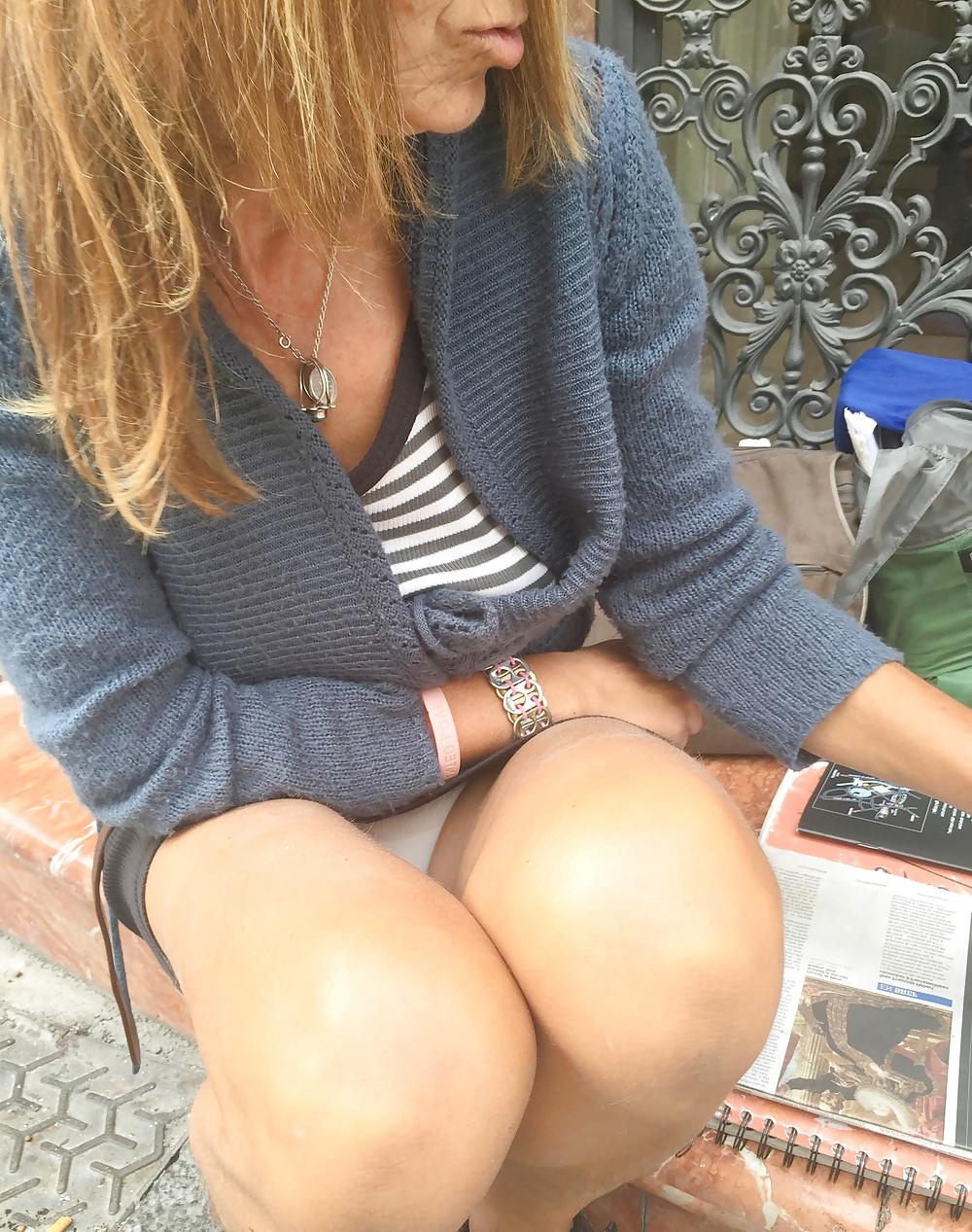 25P Upskirt artist woman 
