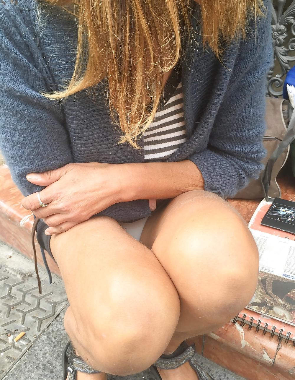25P Upskirt artist woman 