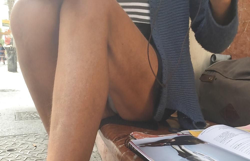 25P Upskirt artist woman 