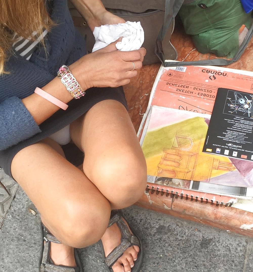 25P Upskirt artist woman 