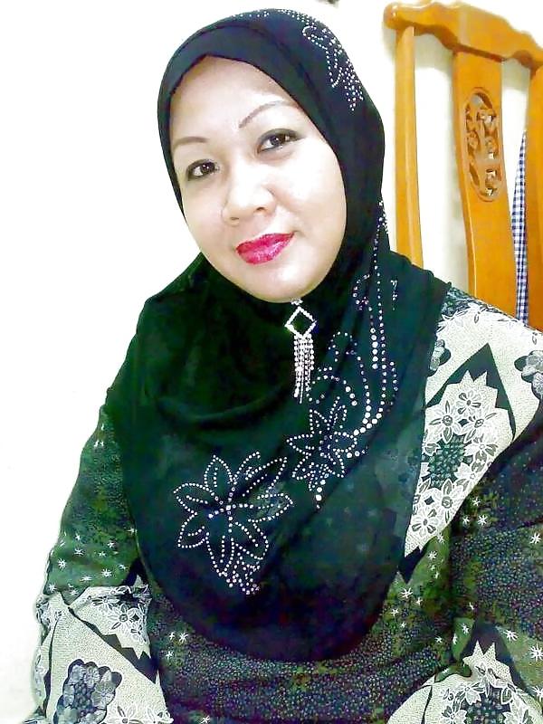 4P Malay-milf gersang