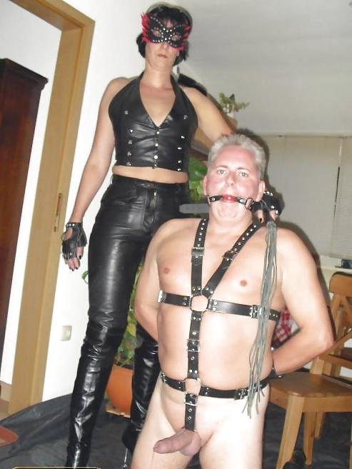11P LADYS THER WANT BIG DICK ON LEATHER
