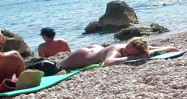 25P MILFs am Strand - 68