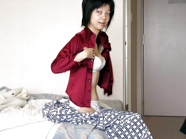 20P Japanese Married Woman 03