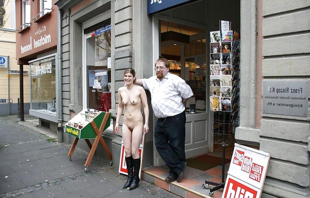 25P Public 28 outdoor flashing nudist