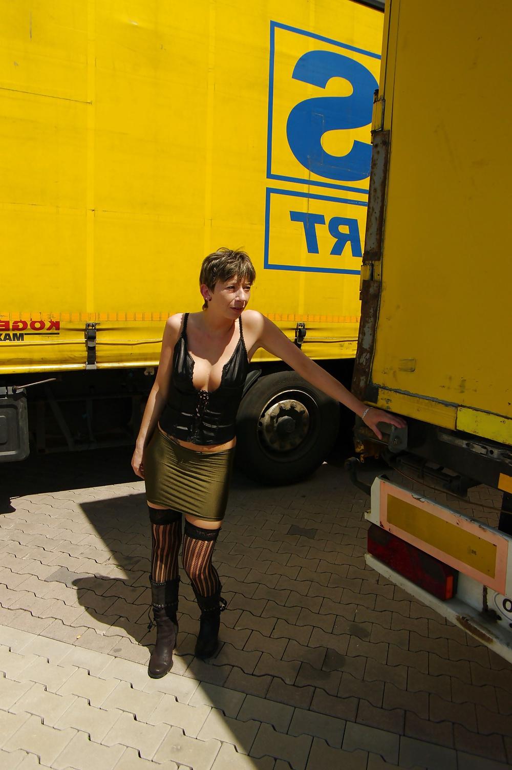 25P German milf outdoor in hooker dress :)