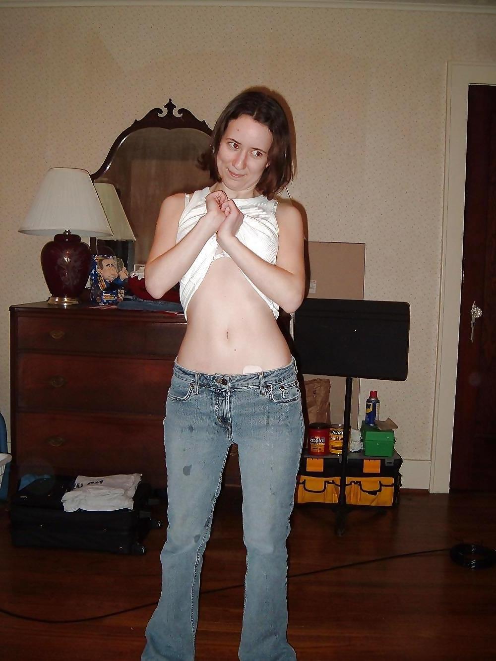25P AMATEURS - Kristin with hairy Pussy