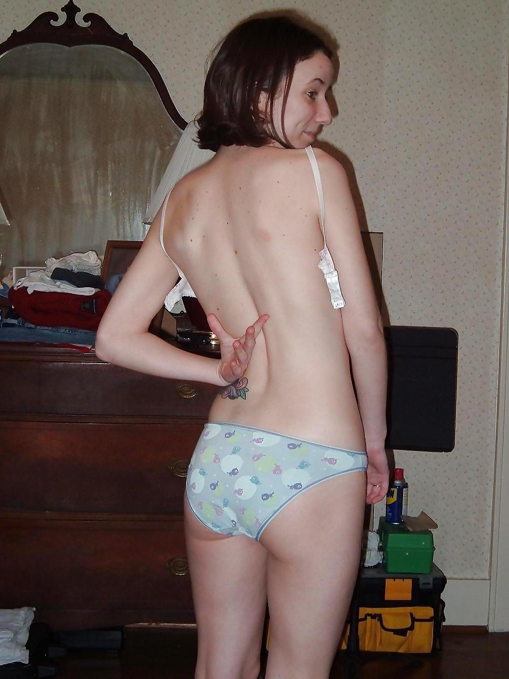 25P AMATEURS - Kristin with hairy Pussy
