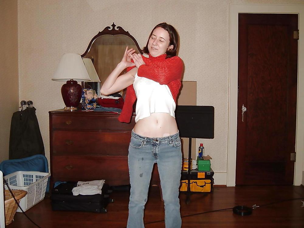 25P AMATEURS - Kristin with hairy Pussy