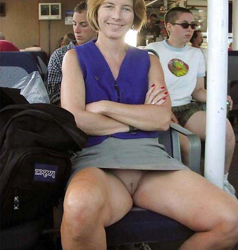 25P Public 20 outdoor flashing nudist