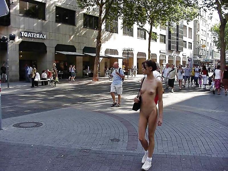 25P Public 20 outdoor flashing nudist