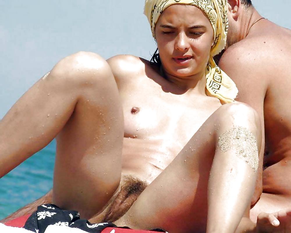 25P BeachVoyeur7 - Pussies on Beach- BVR