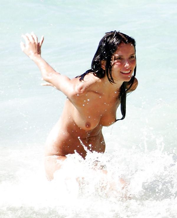 25P Public Beach Hotties 2