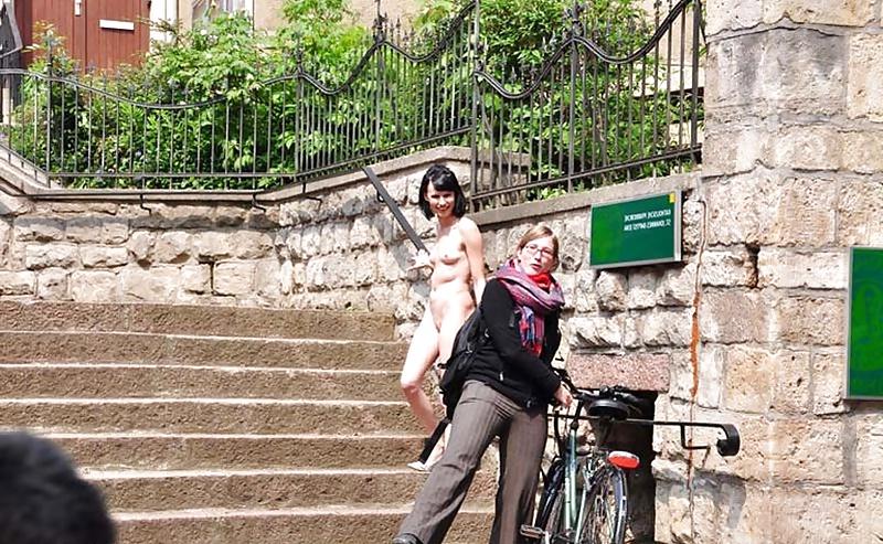 25P Public 25 outdoor flashing nudist