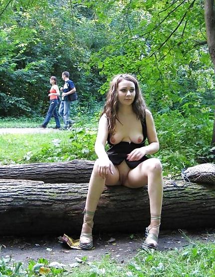 16P Sexy flashing girl public park