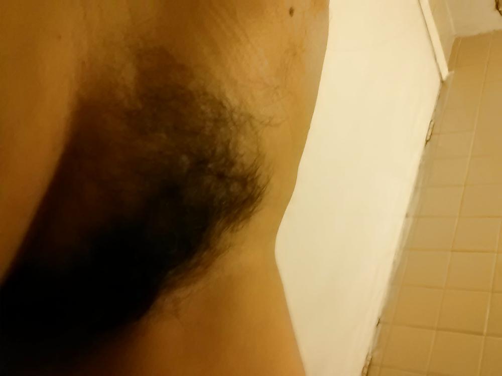 10P Playing with hairy pussy