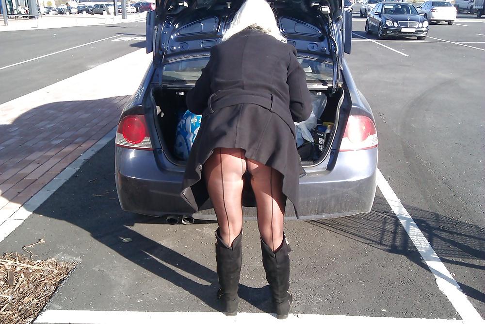 16P Flashing upskirt