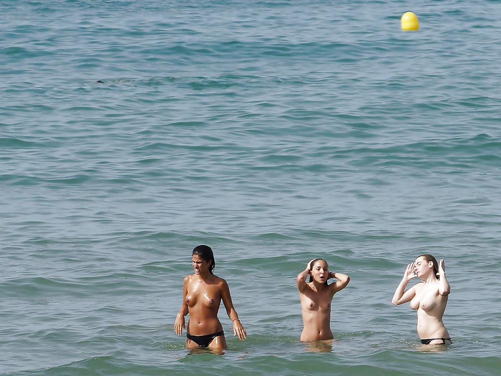 20P Naked on the beach 20