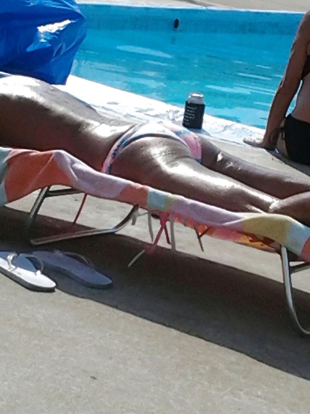 4P Old leather skined ass at the pool