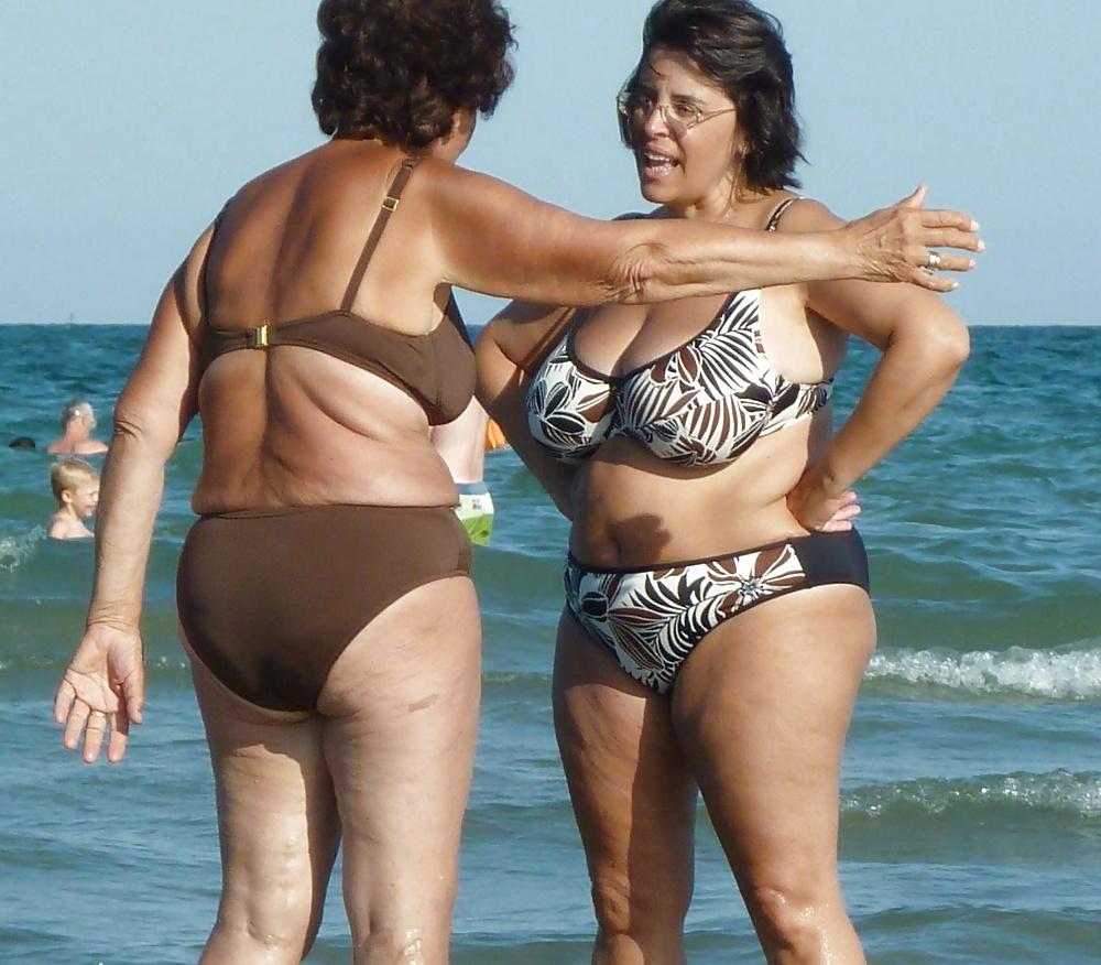 25P Big Boob Mature Beach 2