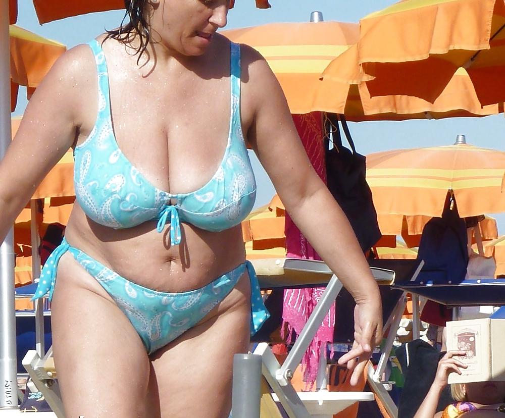 25P Big Boob Mature Beach 2