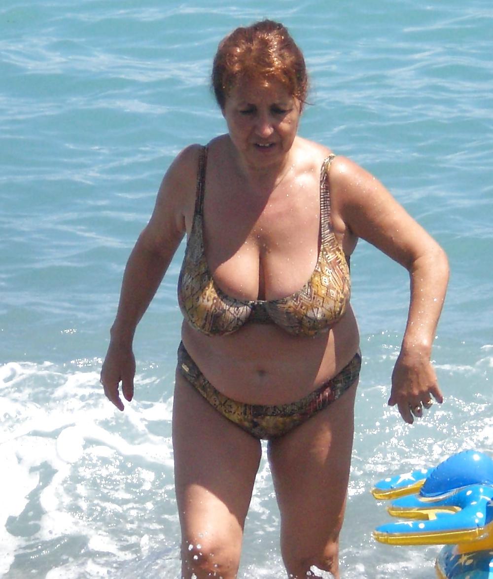 25P Big Boob Mature Beach 2