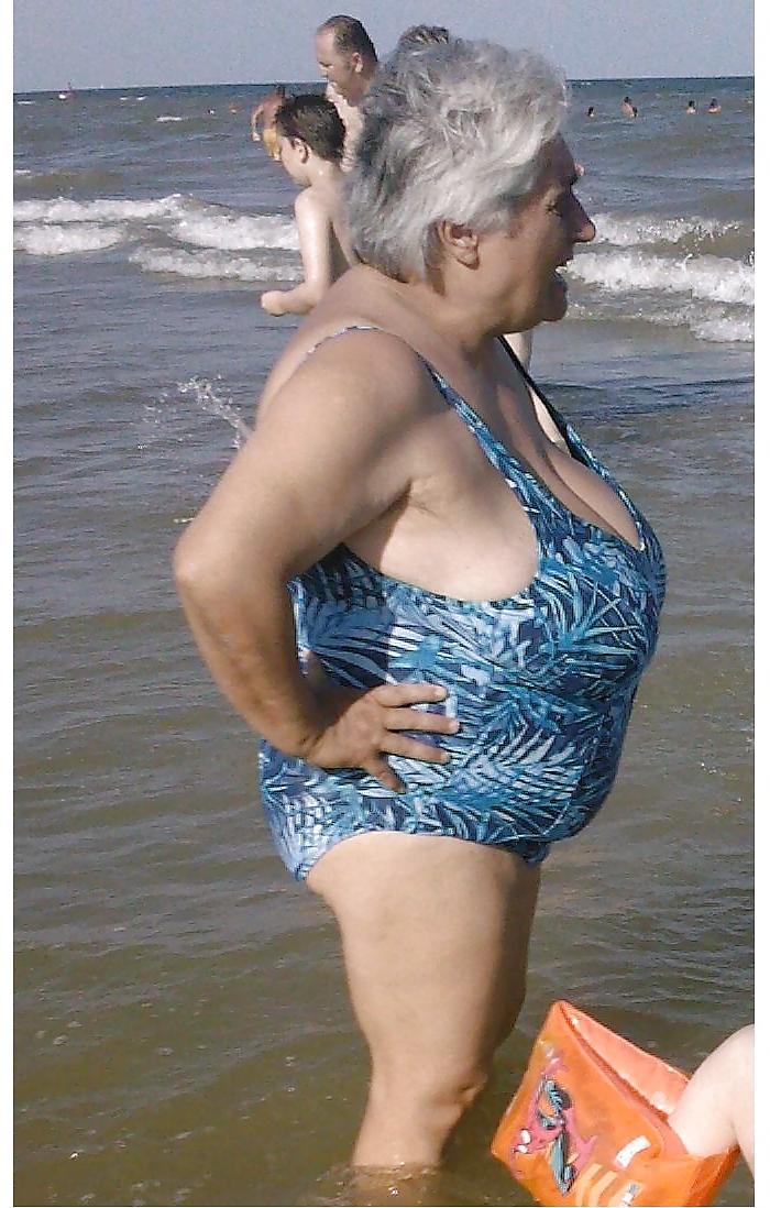 25P Big Boob Mature Beach 2