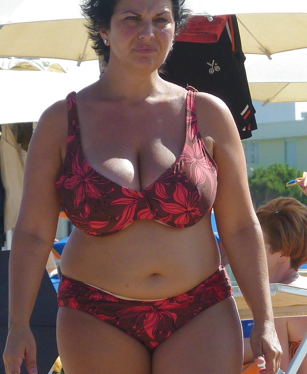25P Big Boob Mature Beach 2