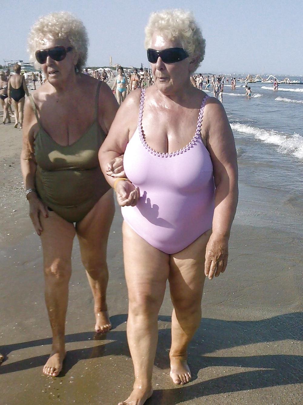 25P Big Boob Mature Beach 2