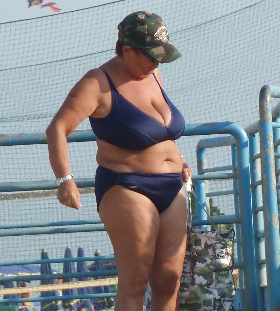 25P Big Boob Mature Beach 2