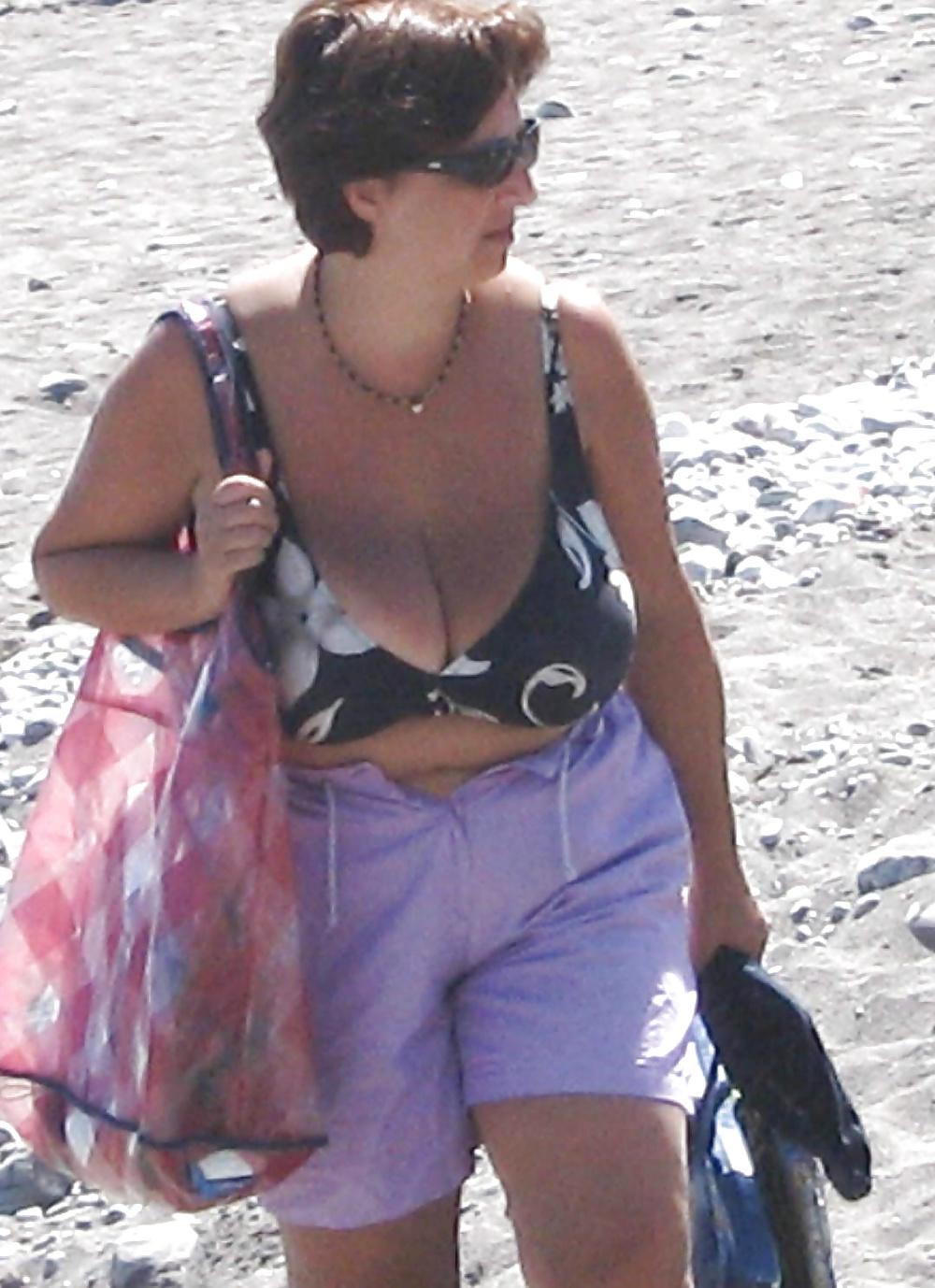 25P Big Boob Mature Beach 2