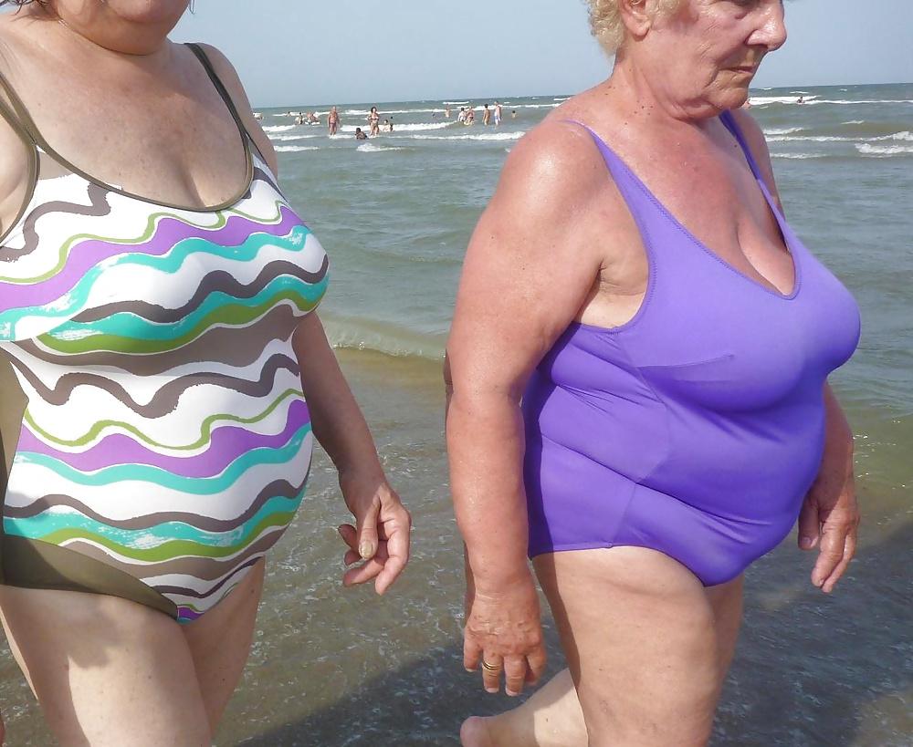 25P Big Boob Mature Beach 2