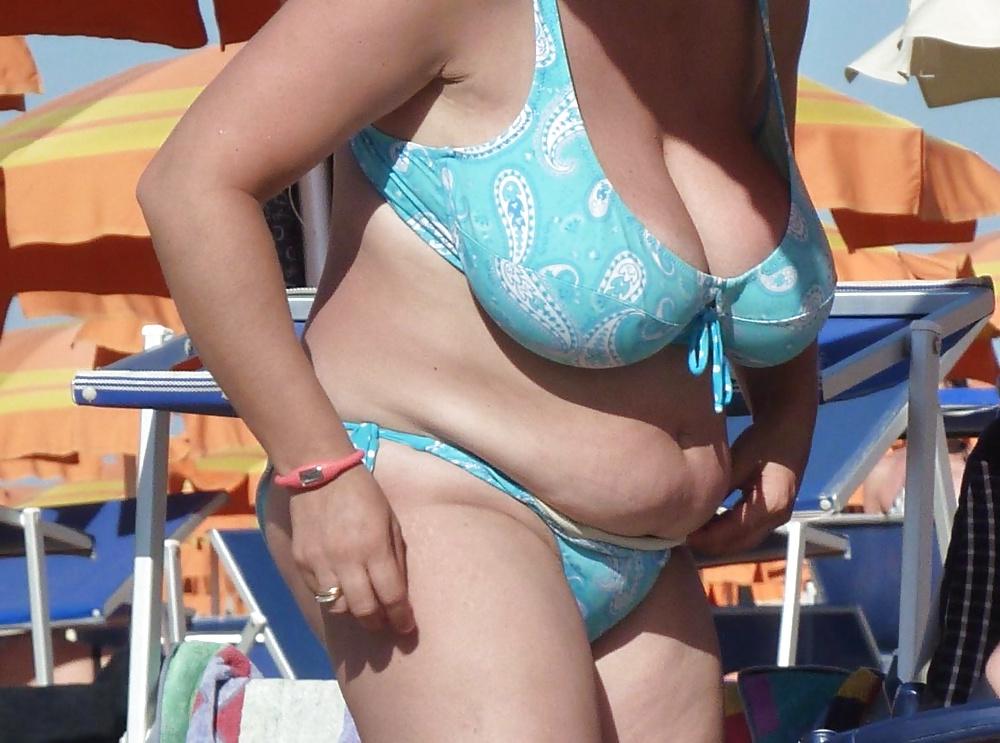25P Big Boob Mature Beach 2