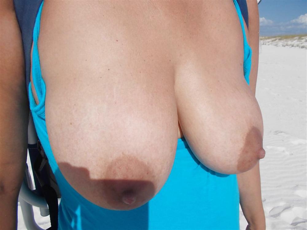 25P My wife flashing her titties outside and in stores