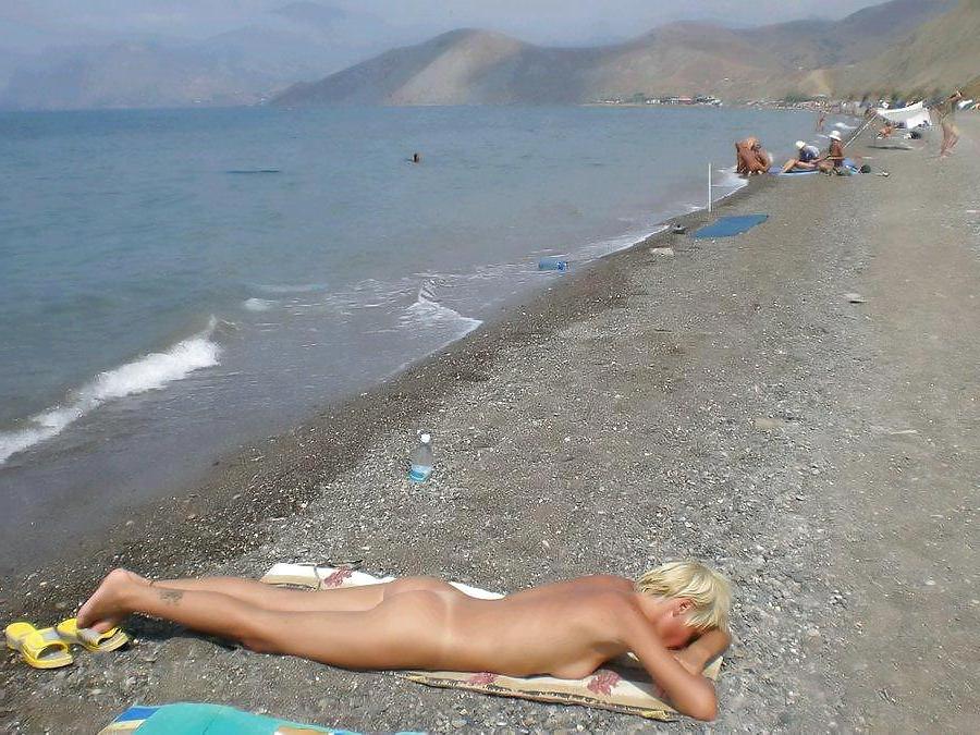 25P Naked Beach Fun